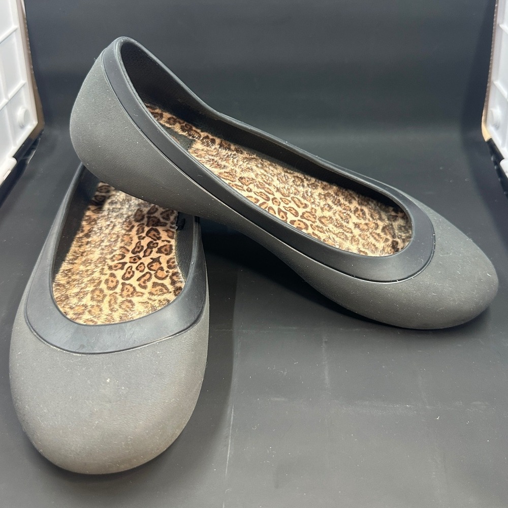 Crocs Kadee Flat Shoes Women 8 Gray Leopard Print Slip On Ballet Comfort